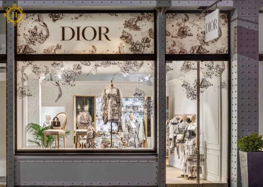 Đánh giá nét chữ ở logo của Dior